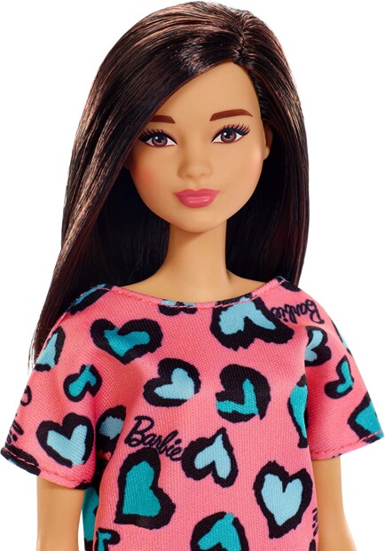 Barbie Chic-pop met bruin haar in roze jurk met hartjes