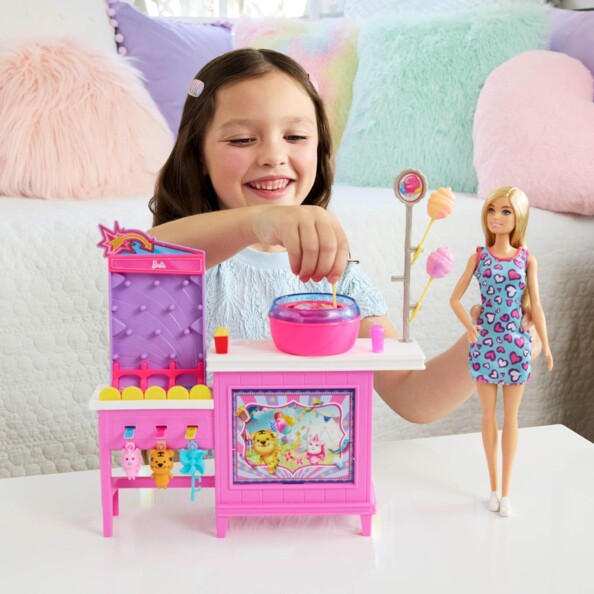 Barbie suikerspinkraam met pop en accessoires